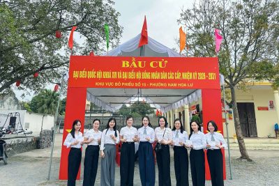 Cán bộ đảng viên, giáo viên, nhân viên Trường Mầm non Ninh Vân tham gia Ngày hội lớn của non sông